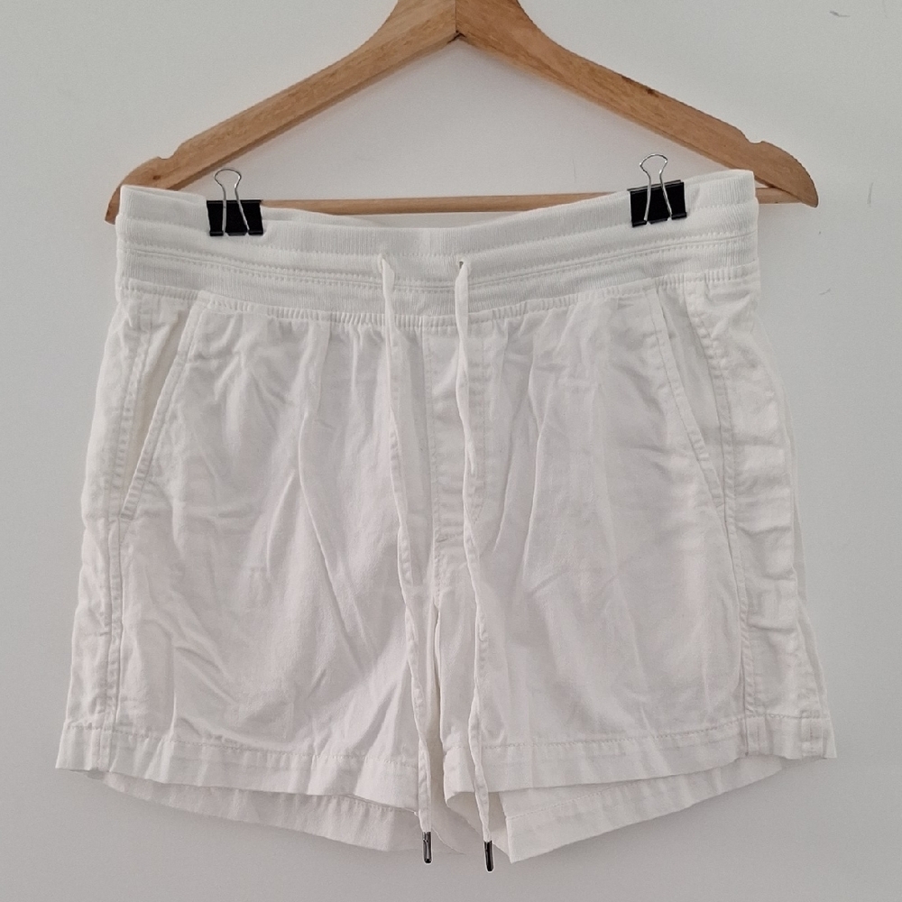 Orvis Women's White Cargo Shorts